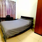 Pangsapuri 71 m² dengan 2 bilik tidur dan 1 bilik mandi peribadi di Tebrau